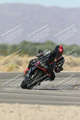 media/Oct-13-2025-Moto Forza (Mon) [[a66d839500]]/3-B Group/Session 3 (Turn 16)/
